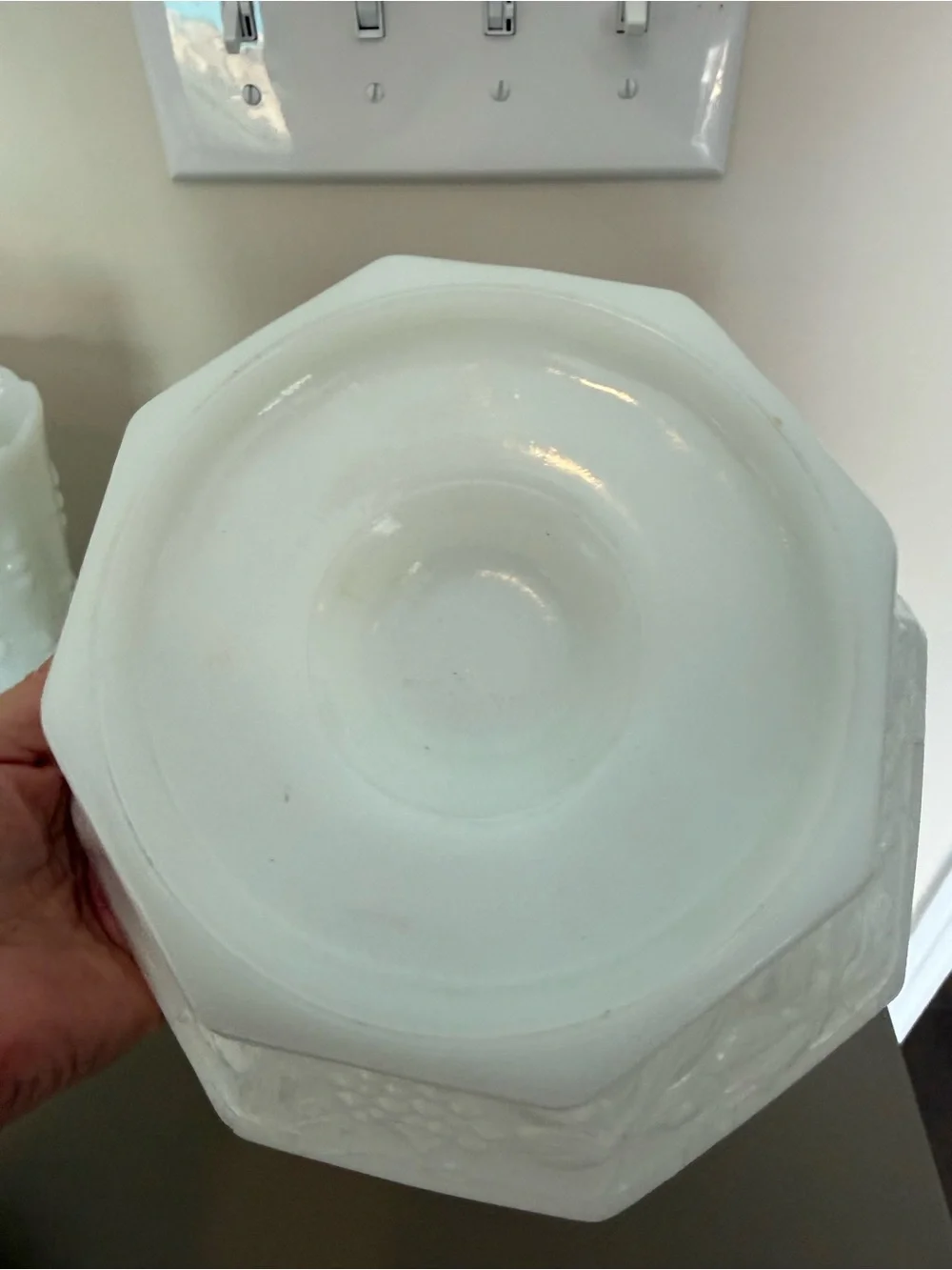 White Decorative Pedestal Fruit Bowl - Unbranded
